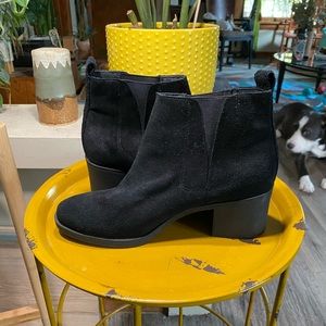 H&M Black Suede Chelsea Boots